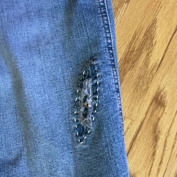 BEAU DAWSON size 6 denim capris with crystal embellishments - Picture 4 of 9